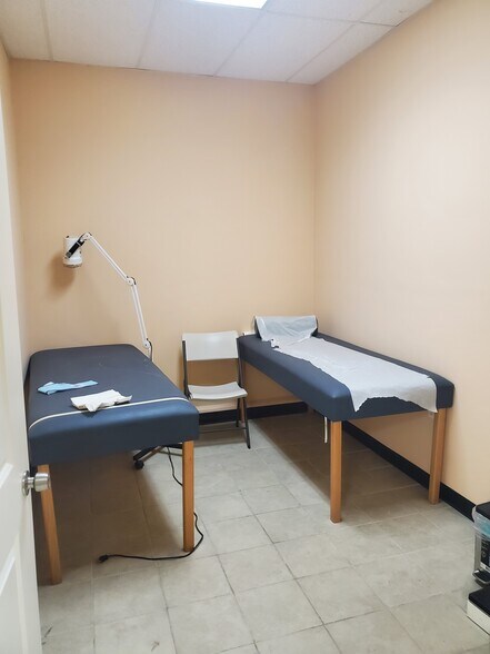 More Photos Of 5635 Cahuenga Blvd, North Hollywood Storefront Retail Office For Sale