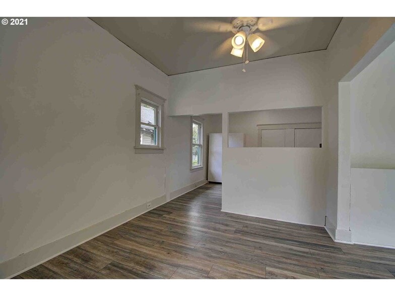 More Photos Of 4423 SE Hawthorne Blvd, Portland Office For Sale