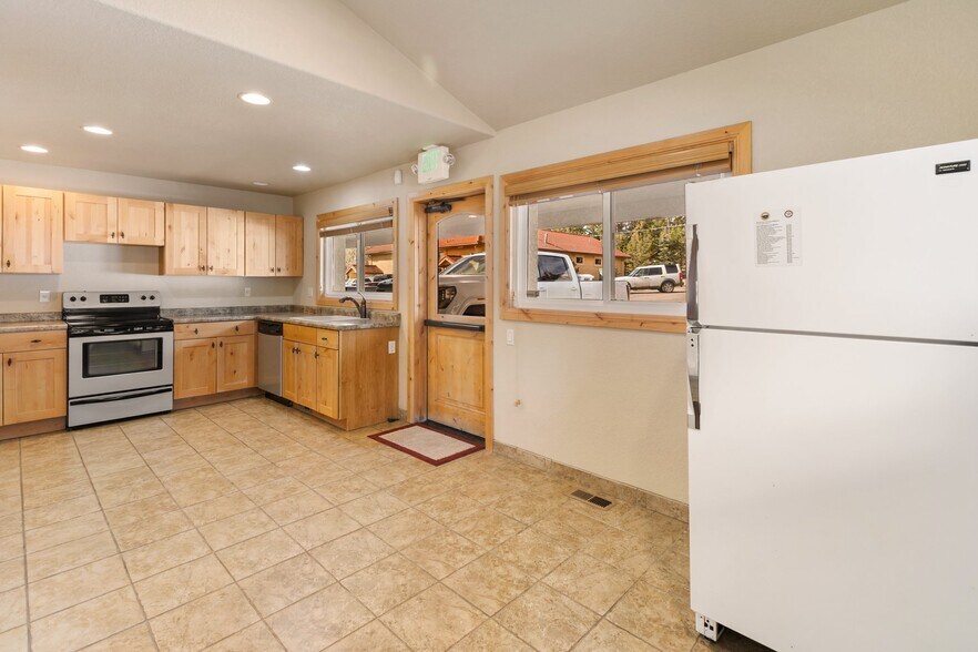 More Photos Of 350 N Pine St, Woodland Park Medical For Sale