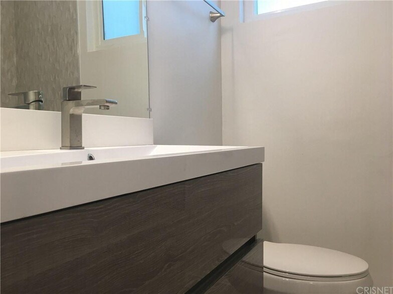 More Photos Of 5427 Carlton Way, Los Angeles Apartments For Sale