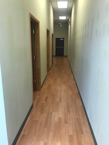 More Photos Of 1340-1360 N Green Bay Rd, Waukegan General Retail For Sale