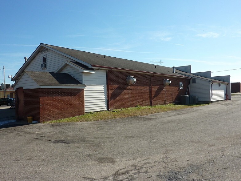 More Photos Of 202 West Blvd, Williamston Restaurant For Sale