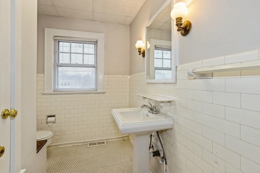 More Photos Of 114 S Euclid Ave, Westfield Office For Sale