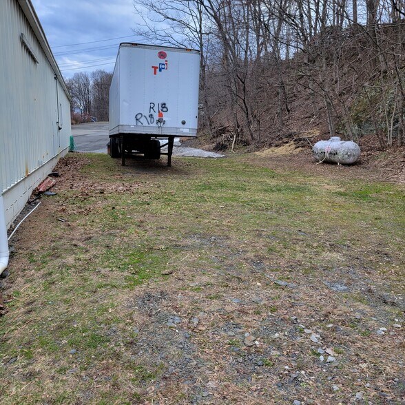 More Photos Of 609 Route 208, Gardiner General Retail For Sale