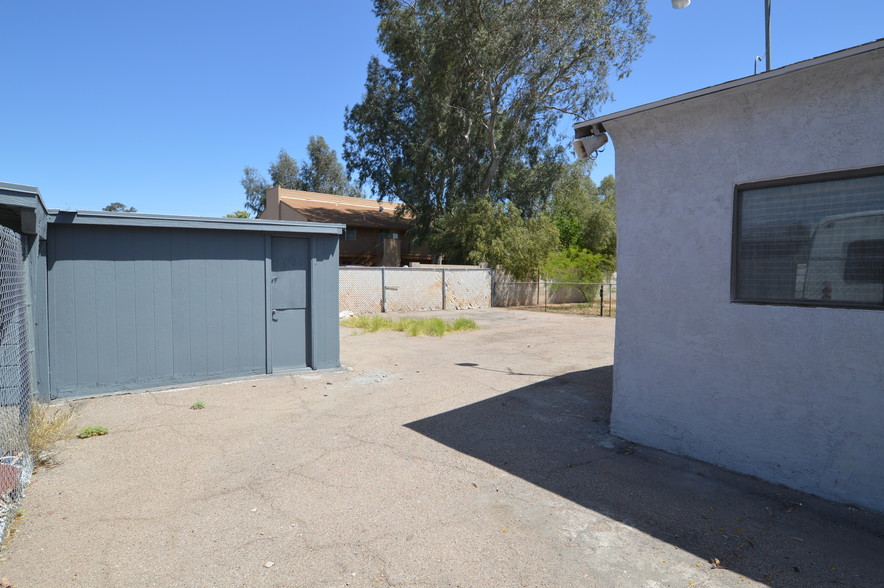 More Photos Of 1026 N Columbus Blvd, Tucson Light Manufacturing For Sale