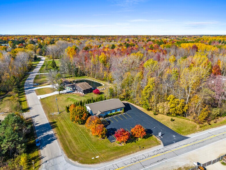 More Photos Of 14605 Velp Ave, Suamico Veterinarian Kennel For Lease