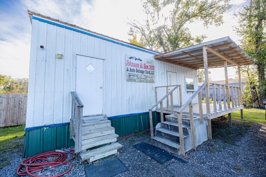 More Photos Of 493 W Park Ave, Thibodaux Flex For Lease