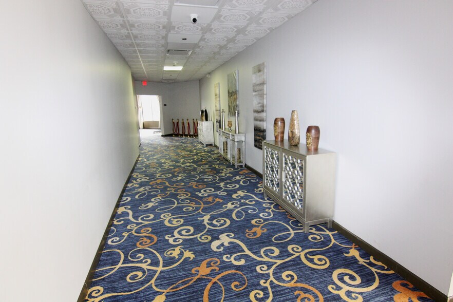 More Photos Of 1300 Irving Park Rd, Streamwood General Retail For Sale