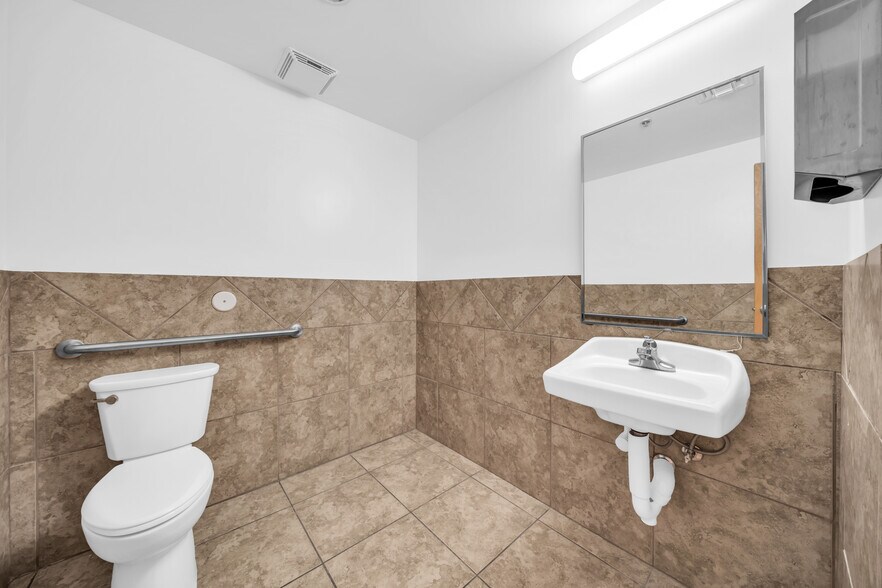 More Photos Of 3710 W Greenway Rd, Phoenix Medical For Sale