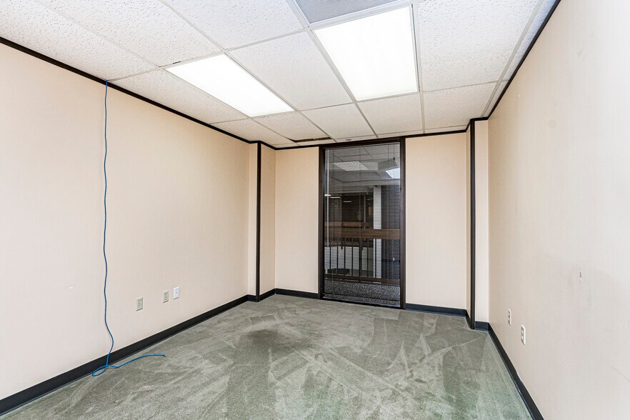 More Photos Of 3636 S Sherwood Forest Blvd, Baton Rouge Office For Lease