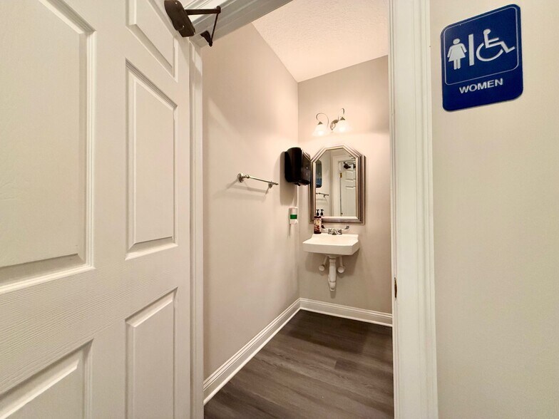 More Photos Of 4745 Sutton Park Ct, Jacksonville Medical For Sale