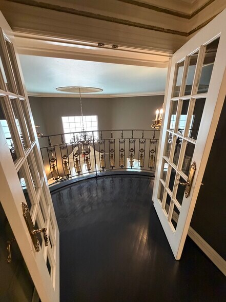 More Photos Of 4645 Tinker Diagonal, Oklahoma City Loft Creative Space For Lease