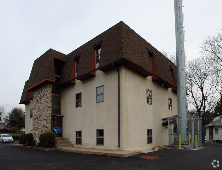 More Photos Of 447 W Moreland Rd, Willow Grove Office For Lease