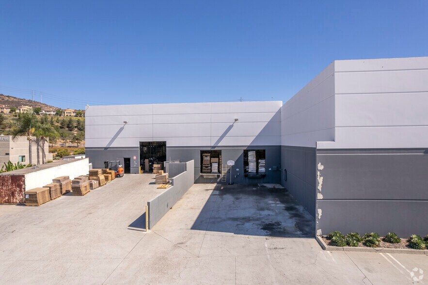More Photos Of 1880 Diamond St, San Marcos Manufacturing For Lease