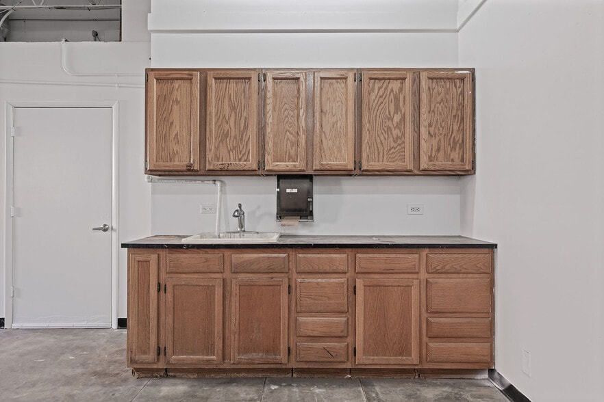 More Photos Of 4905 E 41st Ave, Denver Warehouse For Sale