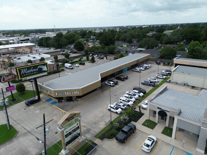 More Photos Of 3316 Highway 365, Nederland General Retail For Sale