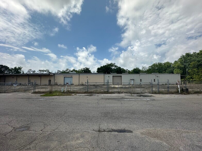 More Photos Of 2909 26th Ave, Gulfport Distribution For Sale