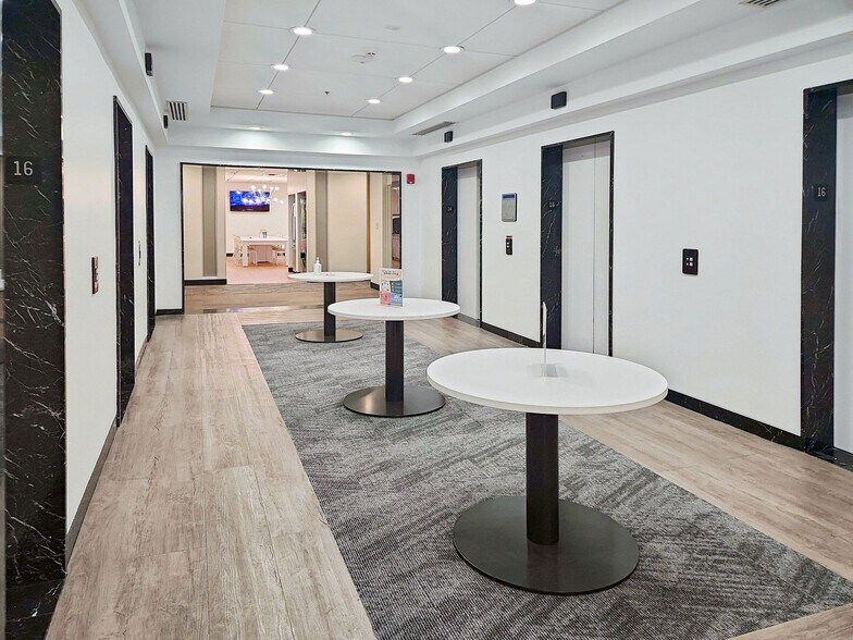 More Photos Of 201 N Illinois St, Indianapolis Office For Lease