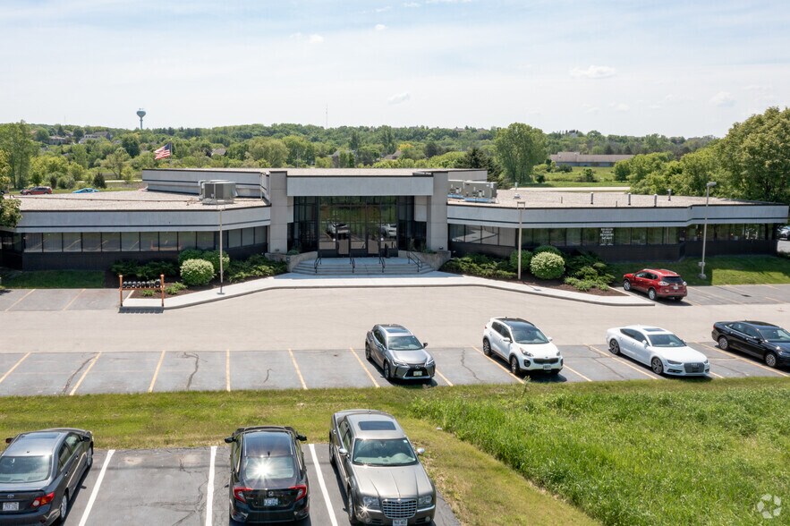 More Photos Of 1507 E Sunset Dr, Waukesha Medical For Lease