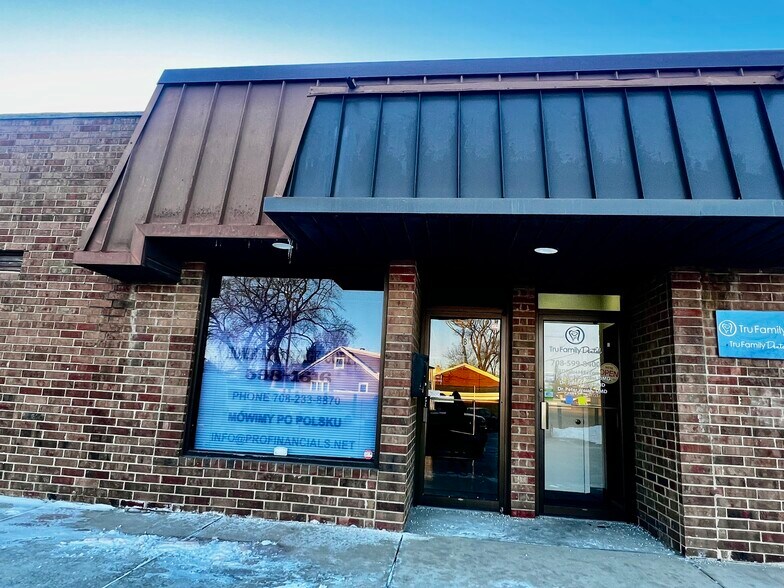 Primary Photo Of 9957-9959 S Roberts Rd, Palos Hills Medical For Lease