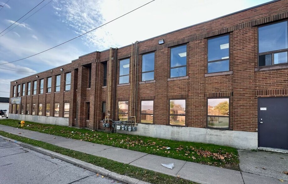 Primary Photo Of 50 Niagara St, St Catharines Manufacturing For Lease