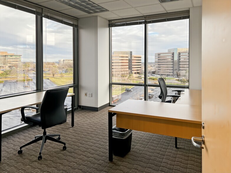 More Photos Of 7500 College Blvd, Overland Park Coworking Space