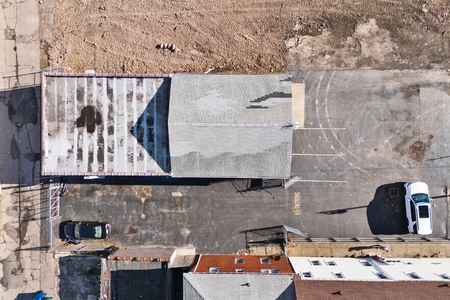 More Photos Of 2514 Pine Ave, Niagara Falls General Retail For Sale