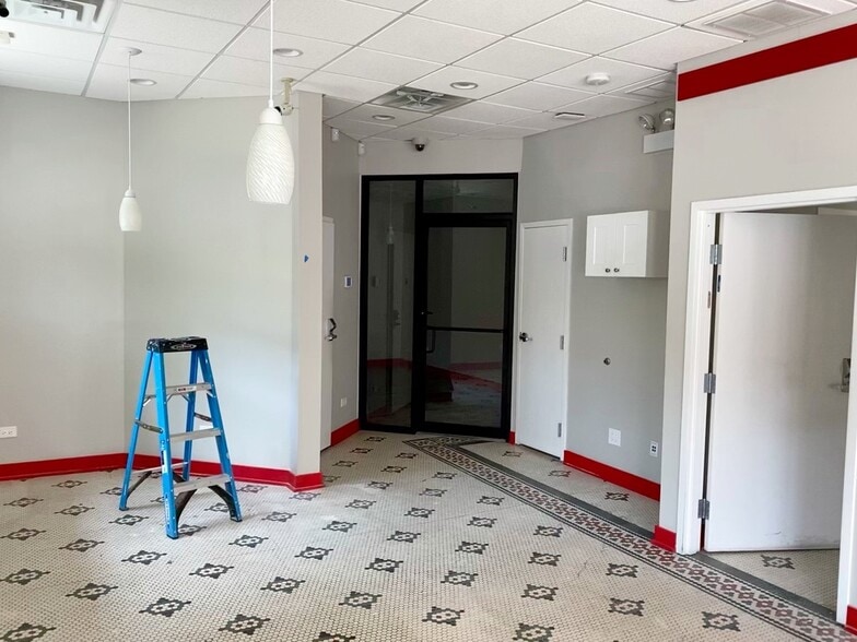 More Photos Of 5000 N Broadway St, Chicago Restaurant For Lease