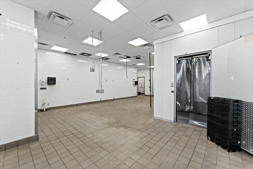 More Photos Of 5520-5564 Woodward Ave, Detroit Freestanding For Lease