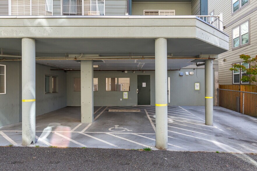 More Photos Of 7301 5th Ave NE, Seattle Office For Sale