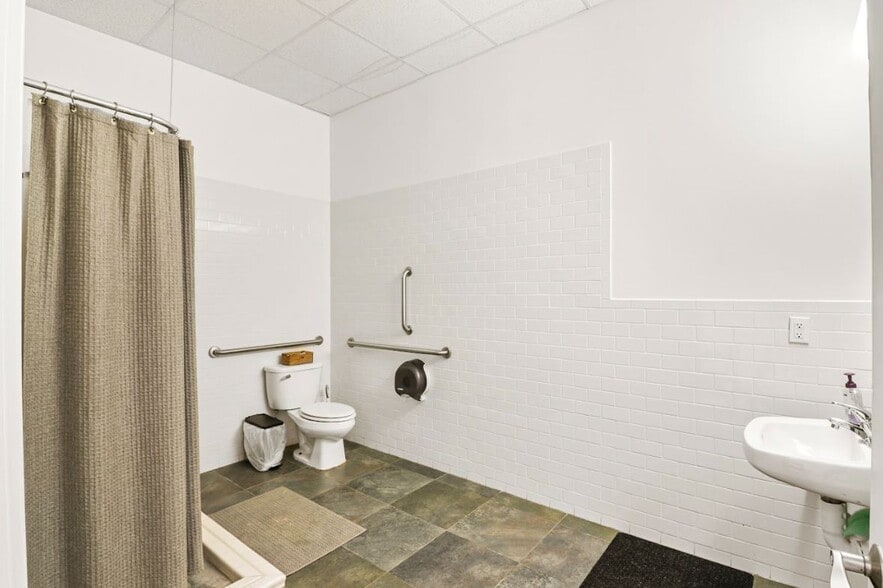 More Photos Of 3 Rector St, Philadelphia Office For Sale