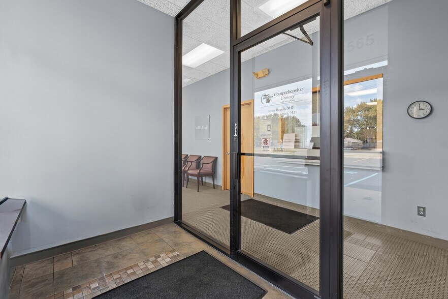 More Photos Of 28565-28585 Schoenherr Rd, Warren Medical For Lease