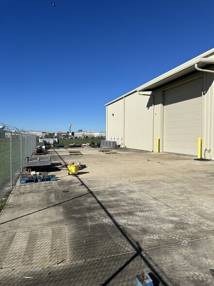 More Photos Of 3001 S Darla Ave, Gonzales Warehouse For Lease