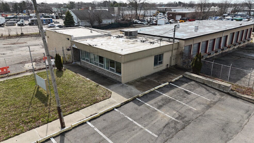 Primary Photo Of 22 Spence St, Bay Shore Distribution For Lease
