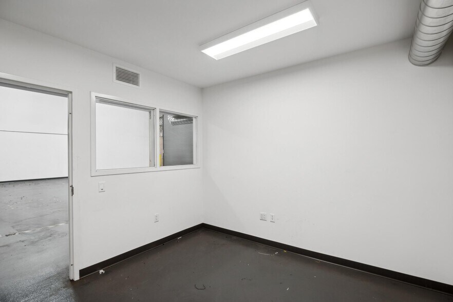More Photos Of 1000 Calcot Pl, Oakland Warehouse For Sale