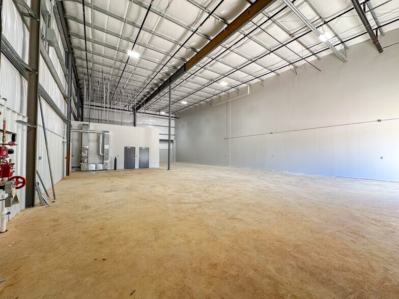 More Photos Of 2000 Bob Wade NW ln, Huntsville Industrial For Lease