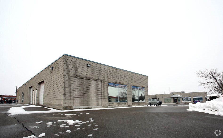 More Photos Of 2 Marconi Ct, Caledon Showroom For Lease