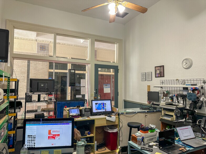 More Photos Of 104 W Reynolds St, Plant City Storefront Retail Office For Sale
