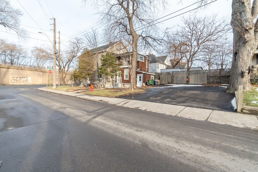 More Photos Of 910 Burlington St E, Hamilton Apartments For Sale