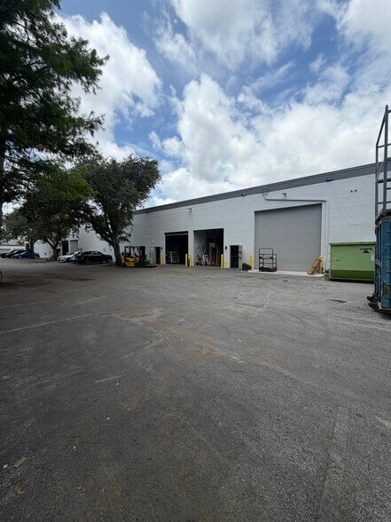 More Photos Of 1313 NW 65th Pl, Fort Lauderdale Warehouse For Lease