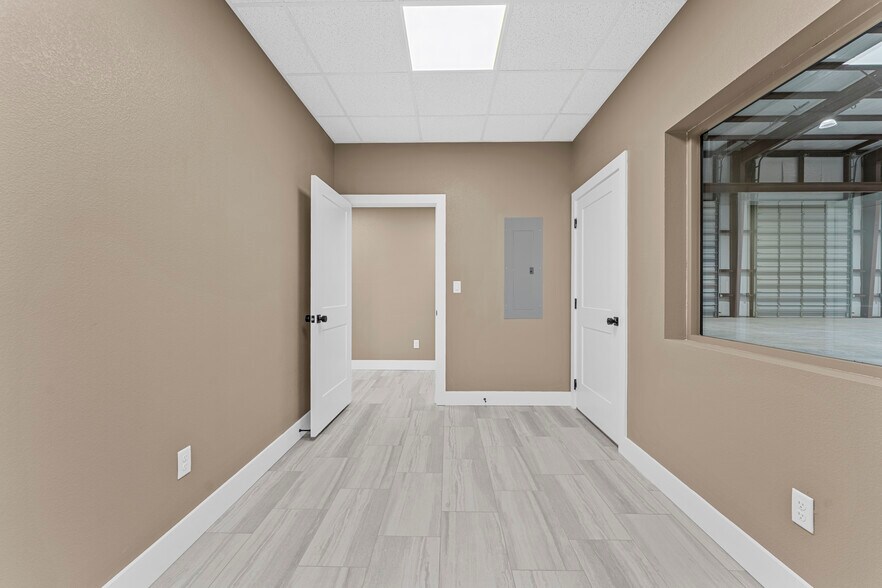 More Photos Of 7922 Interstate 20 Service rd, Odessa Warehouse For Lease