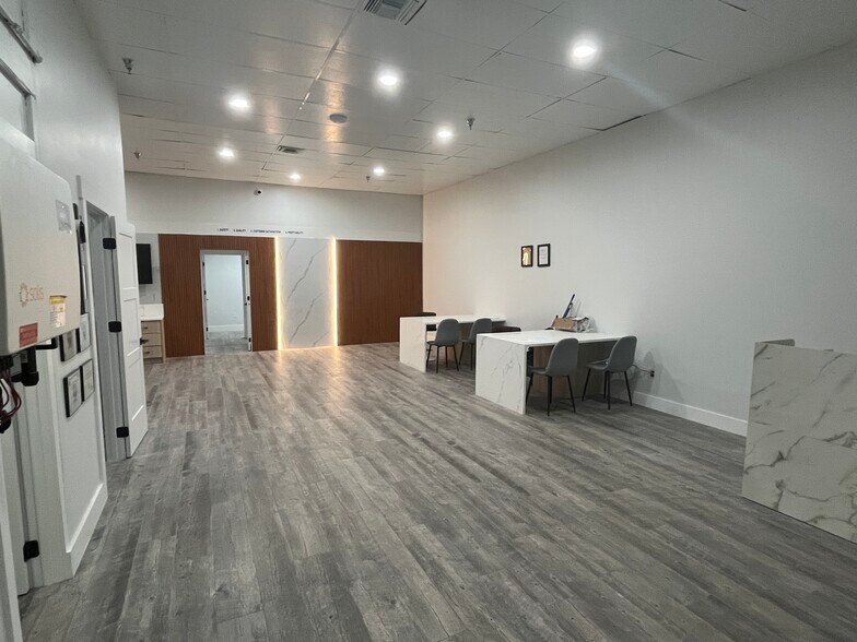 More Photos Of 2585 4th St, Fort Myers Warehouse For Sale