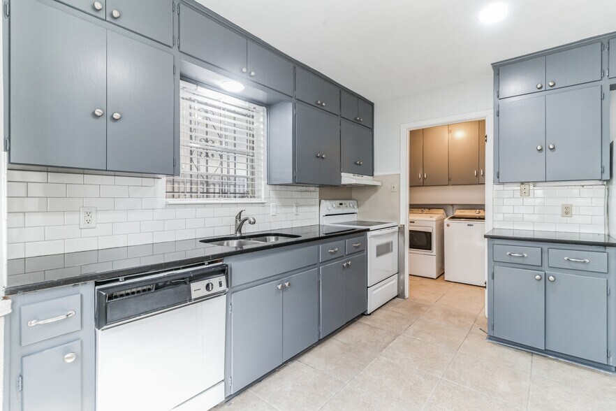 More Photos Of 1704 San Antonio St, Austin Office For Lease