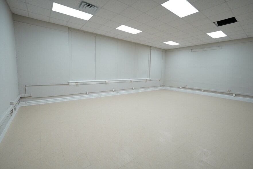 More Photos Of 1800 Tulane St, Beaumont Schools For Lease