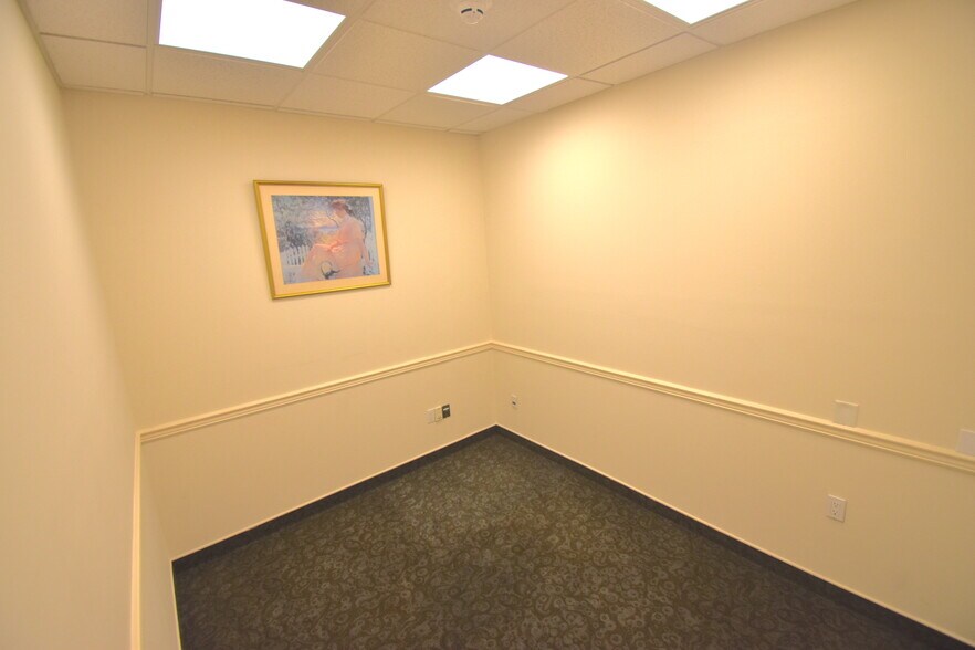 More Photos Of 120 New York Ave, Huntington Medical For Sale