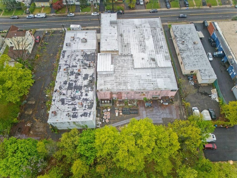 More Photos Of 300-306 W 1st Ave, Roselle Warehouse For Sale