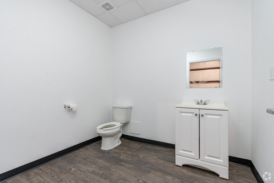 More Photos Of 17540 Matany Rd, Justin Distribution For Sale