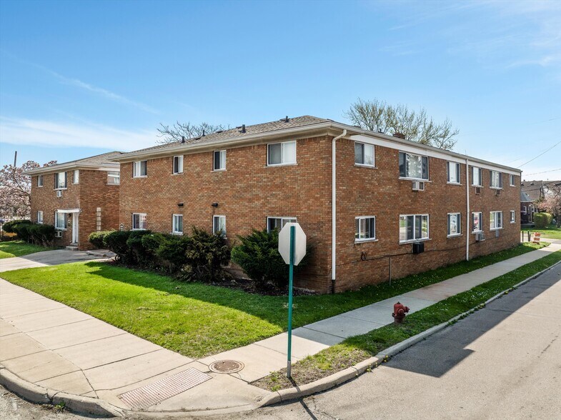 More Photos Of 4470-4480 E Outer Dr, Detroit Apartments For Sale