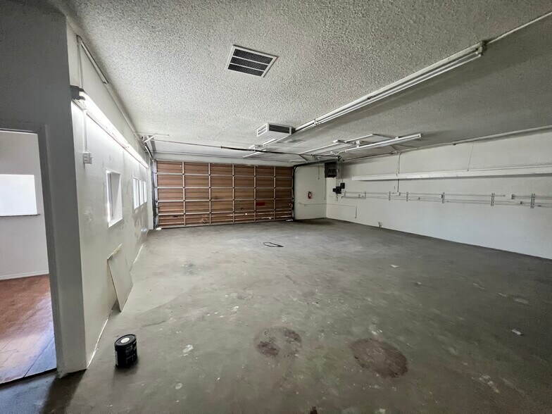 More Photos Of 147 N Gilbert St, Hemet Flex For Sale
