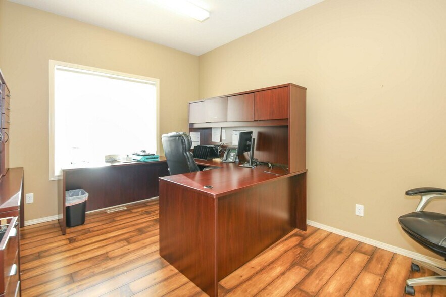 More Photos Of 5209 49A Ave, Bentley Office For Sale